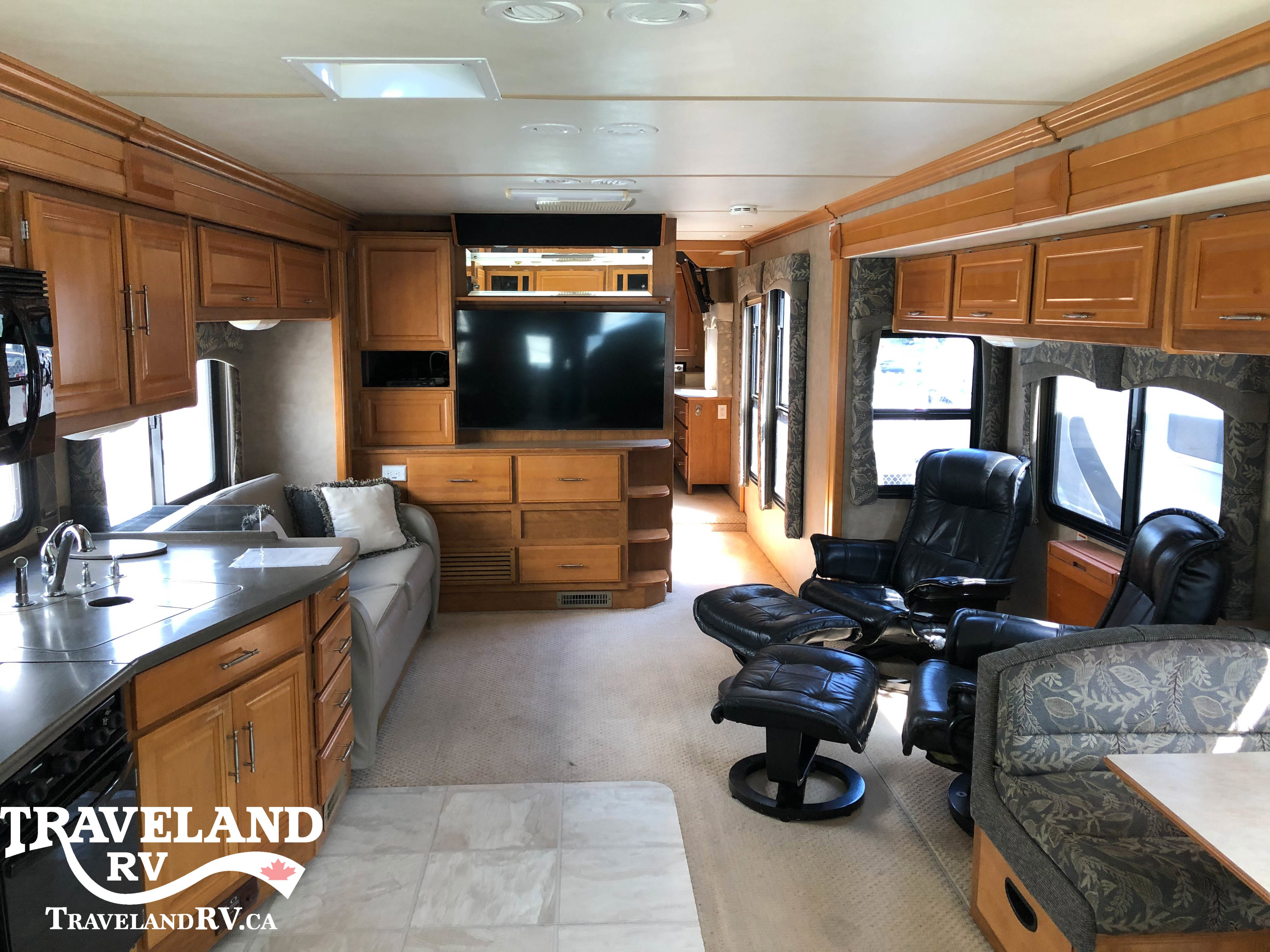 2007 Fleetwood Discovery 40X - Image 6
