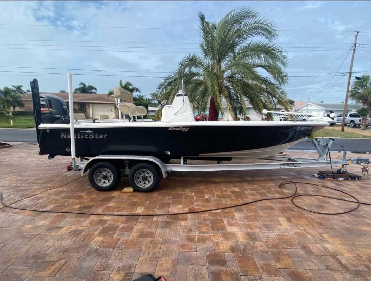 2020 NauticStar 2140 Sport Shallow Bay - Image 1
