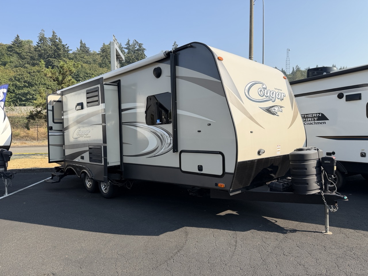 2016 Keystone Cougar Half-Ton 22RBIWE - Image 1