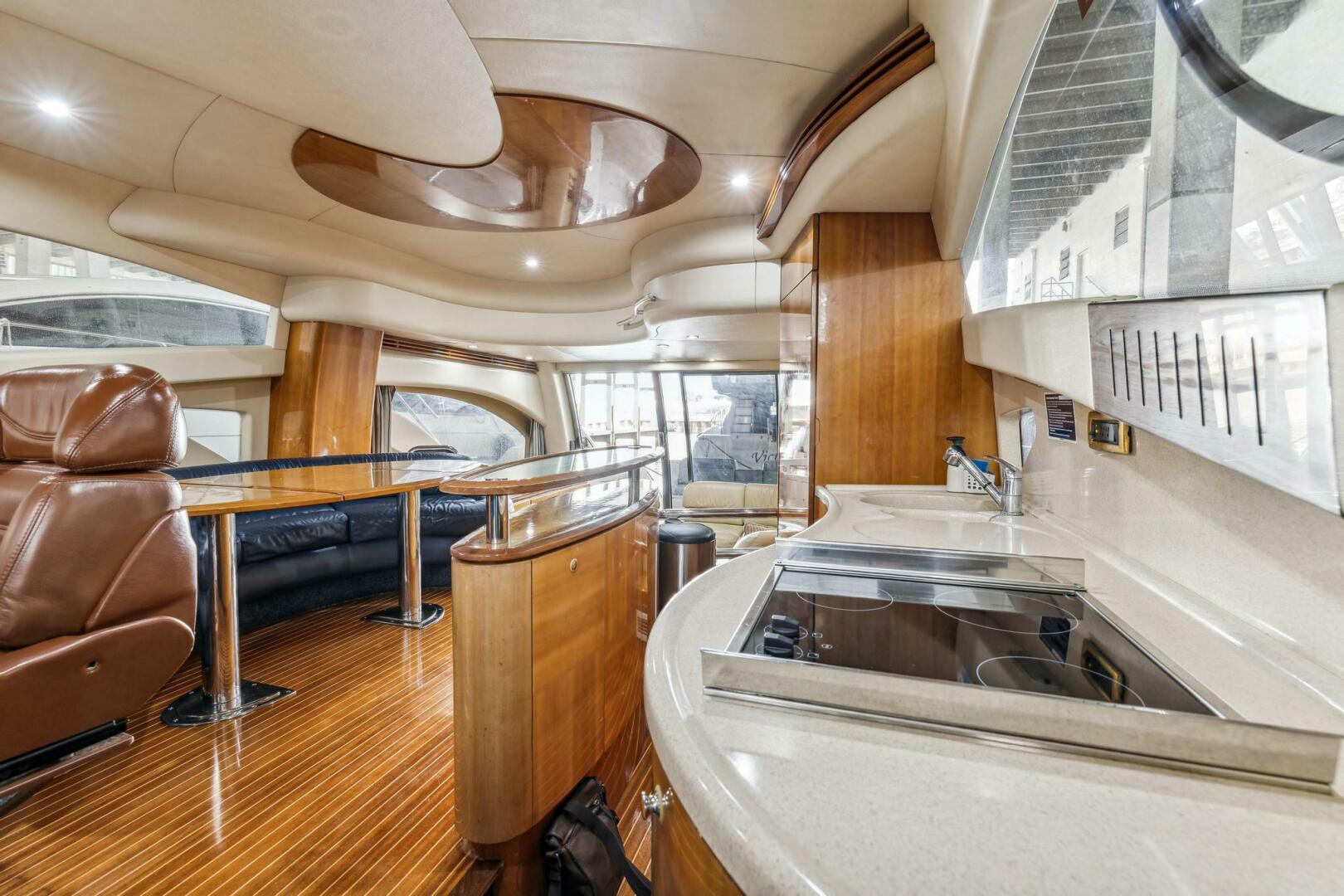 2005 Azimut 55 flybridge - Image 21
