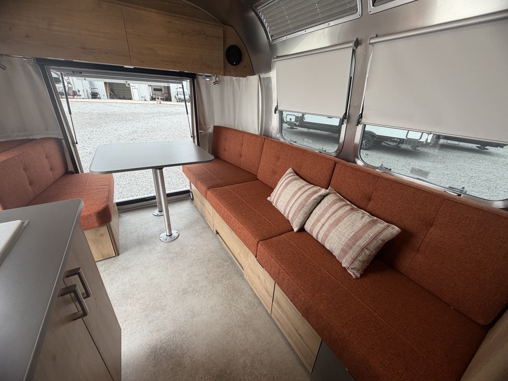2027 AIRSTREAM TRADE WIND 27FBT - Image 2