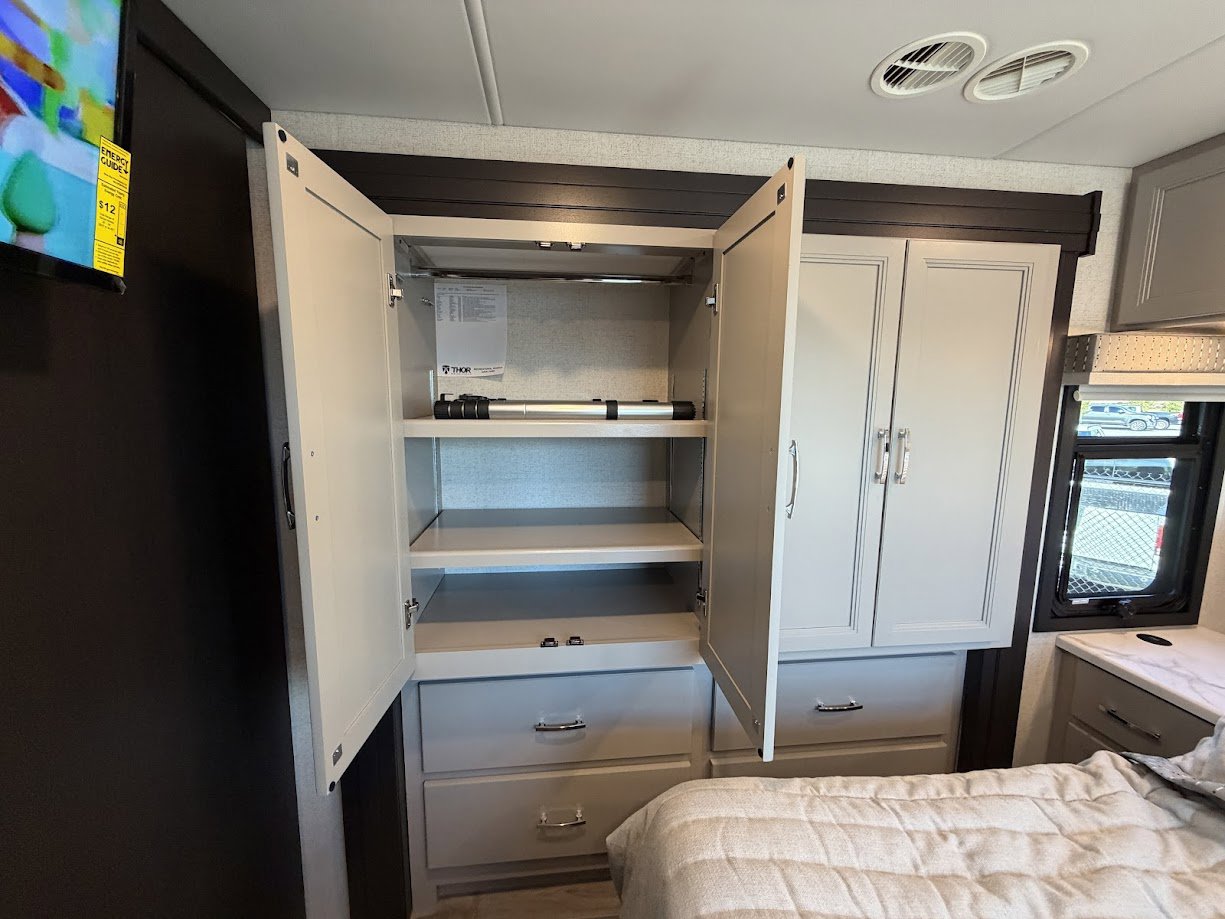 2026 THOR MOTOR COACH PALAZZO 33.6 - Image 53
