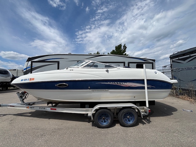 2004 STINGRAY 220DR - Image 4
