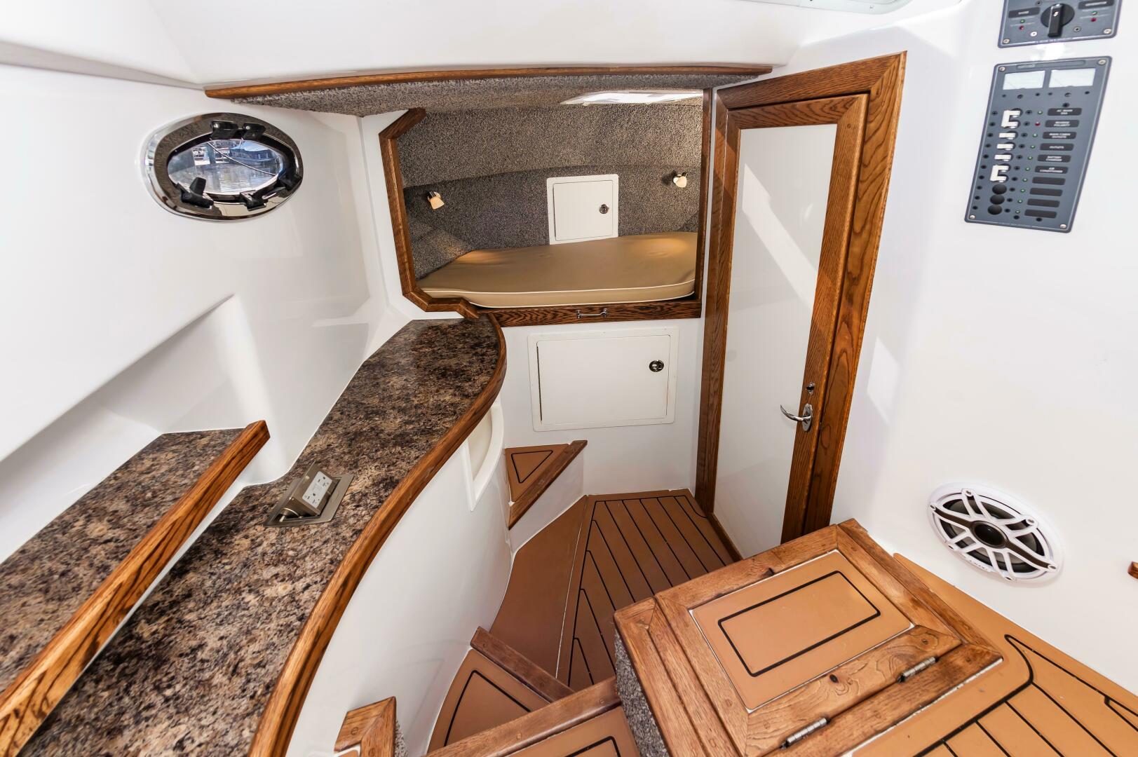 2024 Custom Chesapeake Bay Built Custom 33' - Image 40