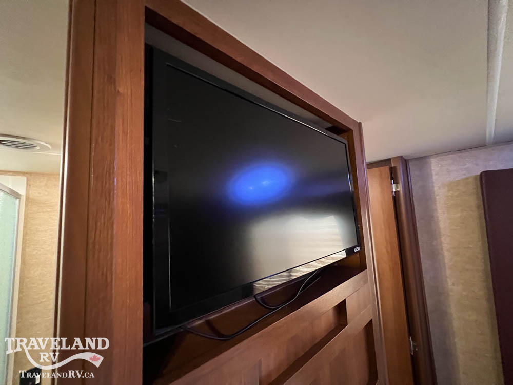 2015 Forest River LEPRECHAUN 317SA - Image 30