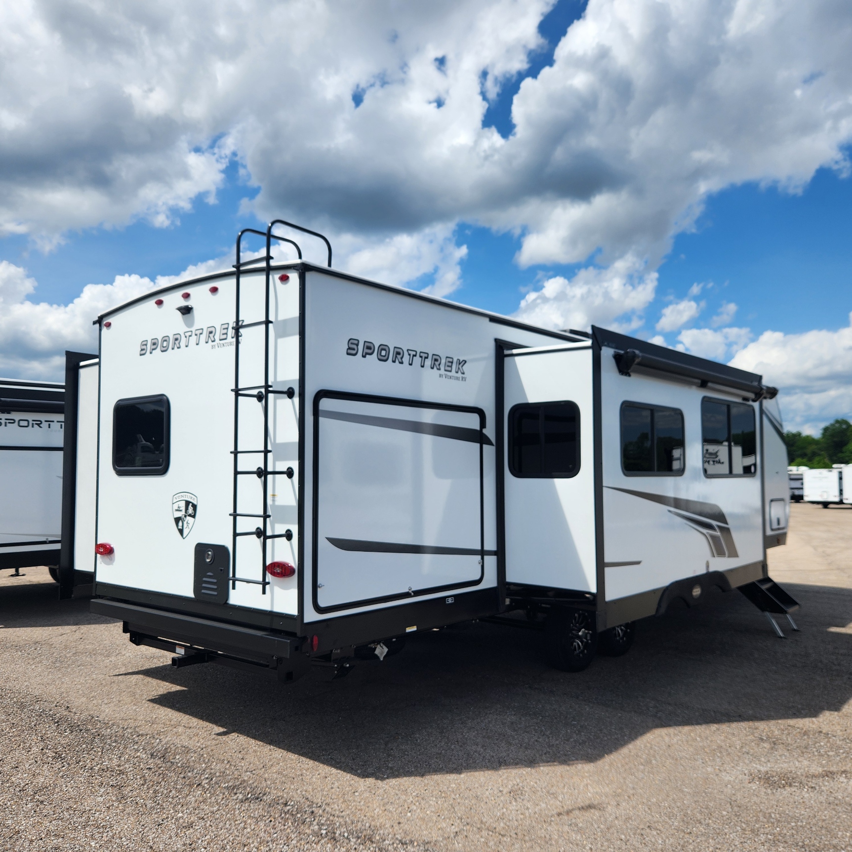 2026 VENTURE RV SPORTTREK 327VIK - Image 4