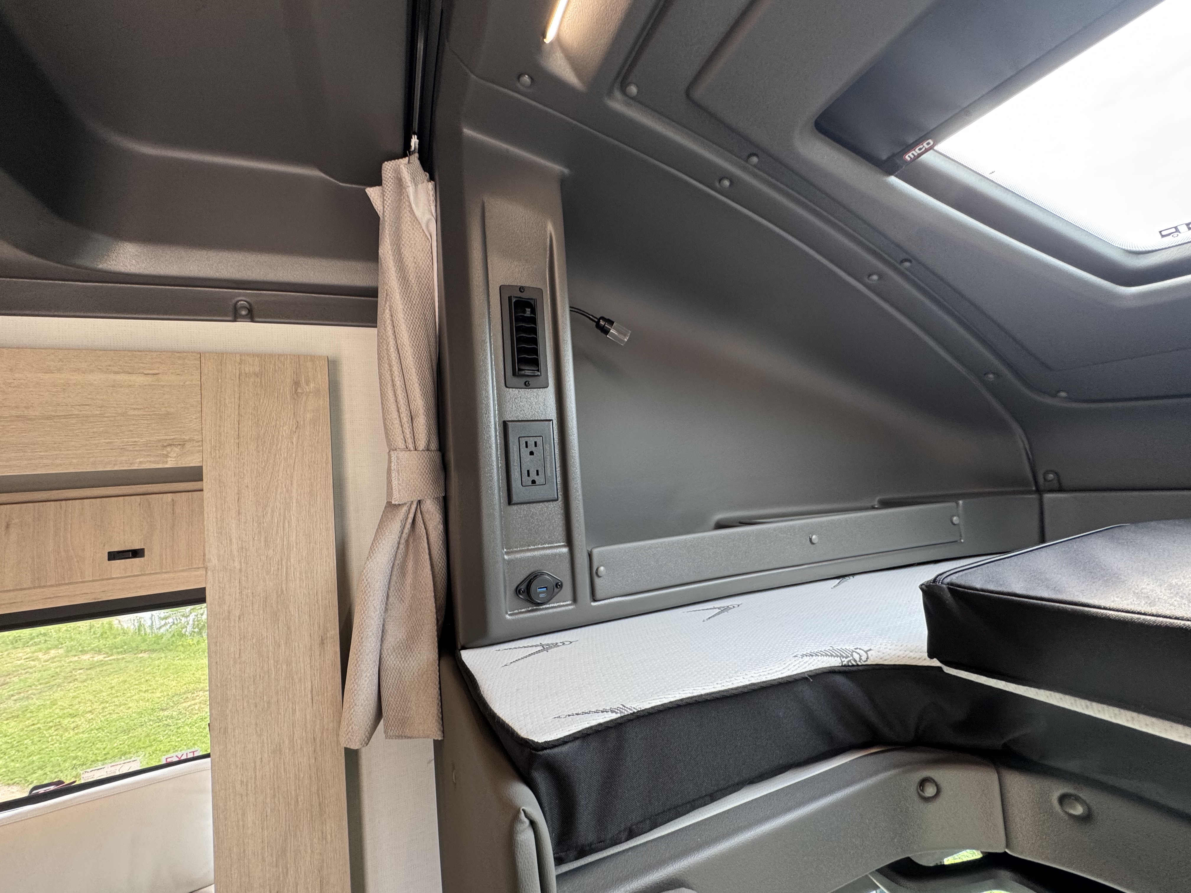 2027 Grand Design Lineage Series M 25FW - Image 27