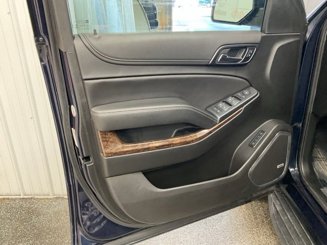 2019 Chevrolet Suburban 1500 Utility 4D LT 4WD - Image 11
