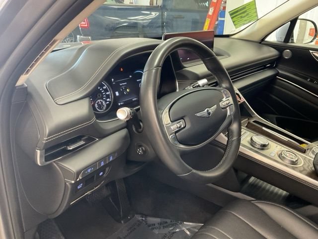 2024 Genesis GV80 Utility 4D Advanced AWD I4 - Image 16