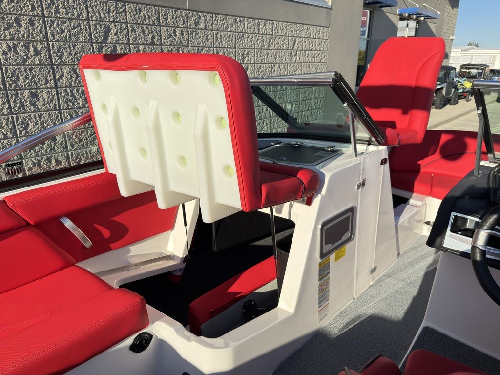2019 MasterCraft XT22 - Image 44