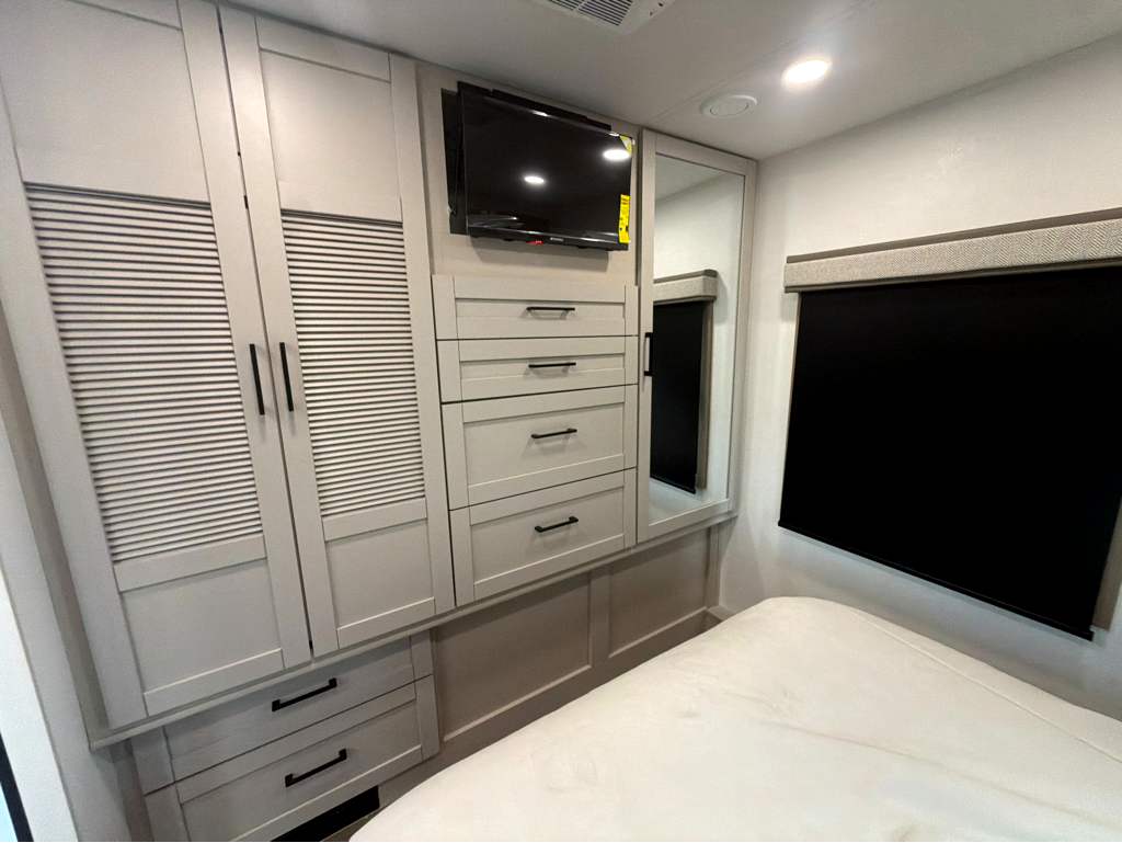 2027 JAYCO GREYHAWK 29MV - Image 15