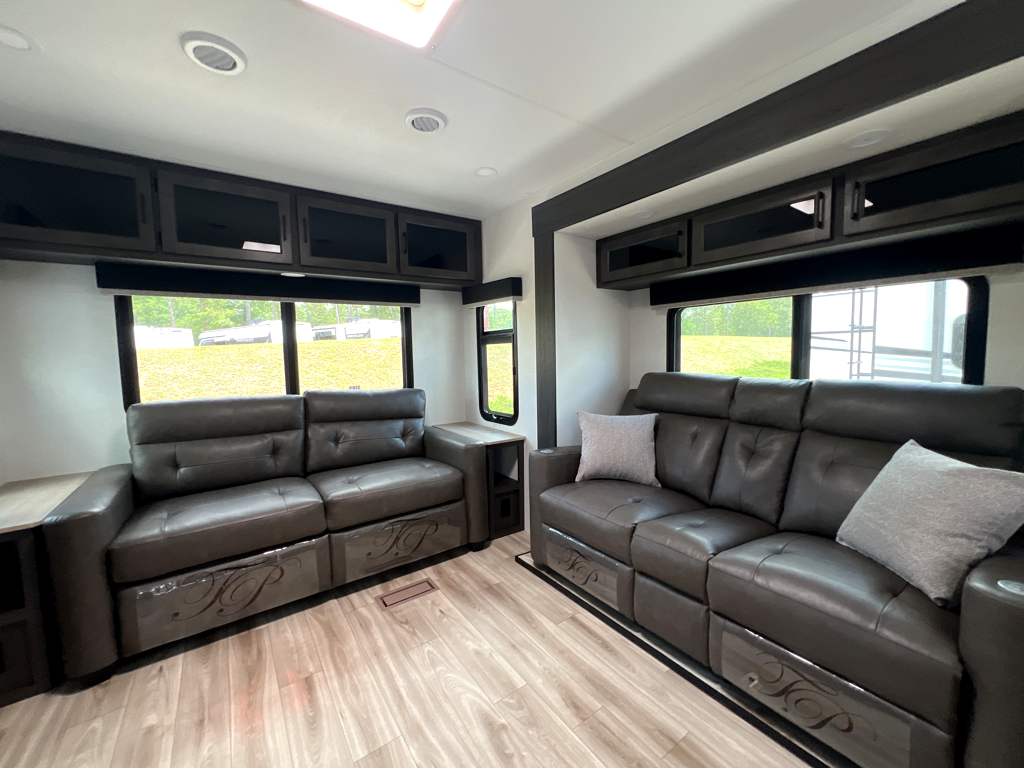 2026 VENTURE RV SPORTTREK 343VIK - Image 8