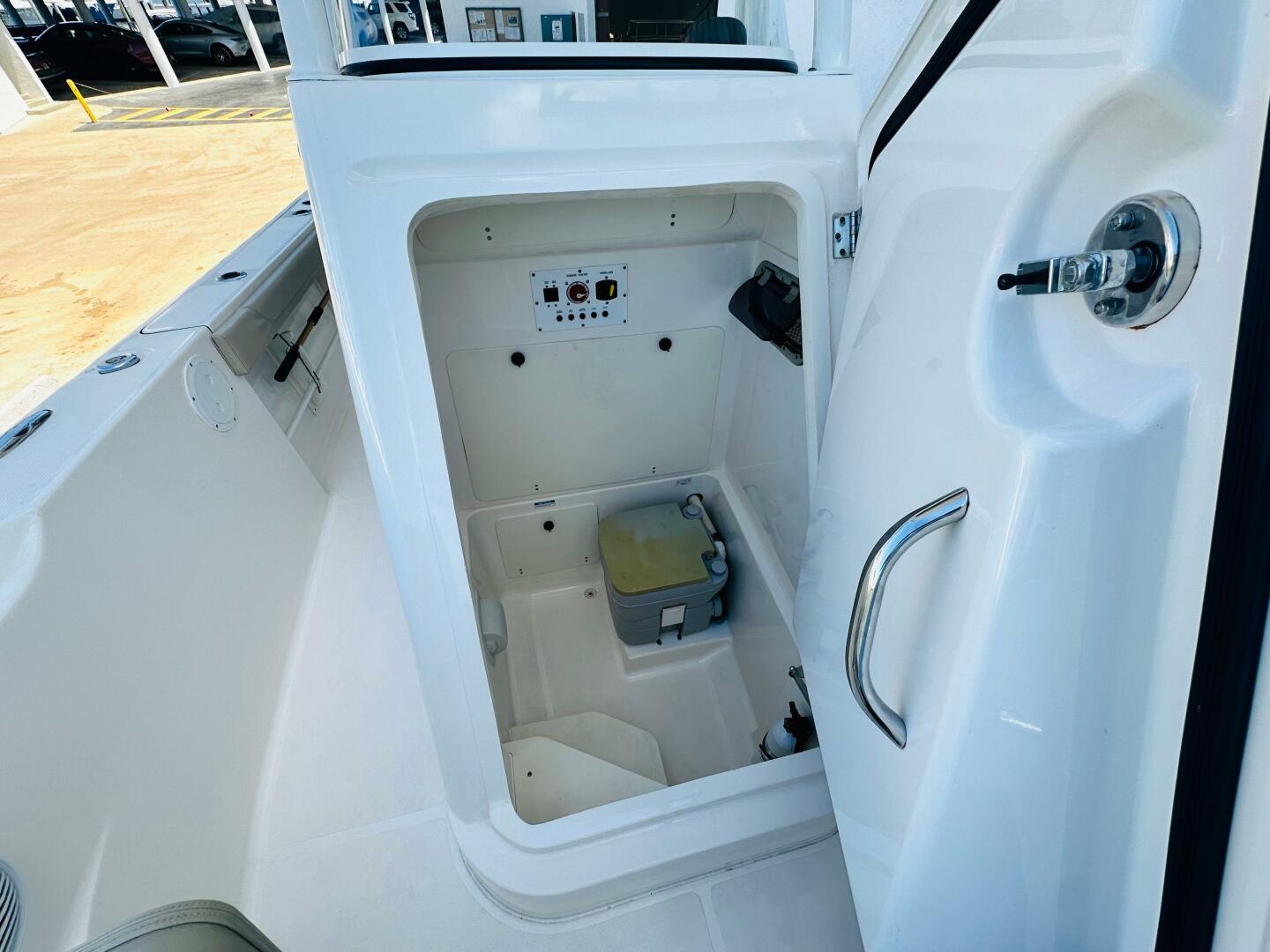 2016 PURSUIT C 238 Center Console Base - Image 26