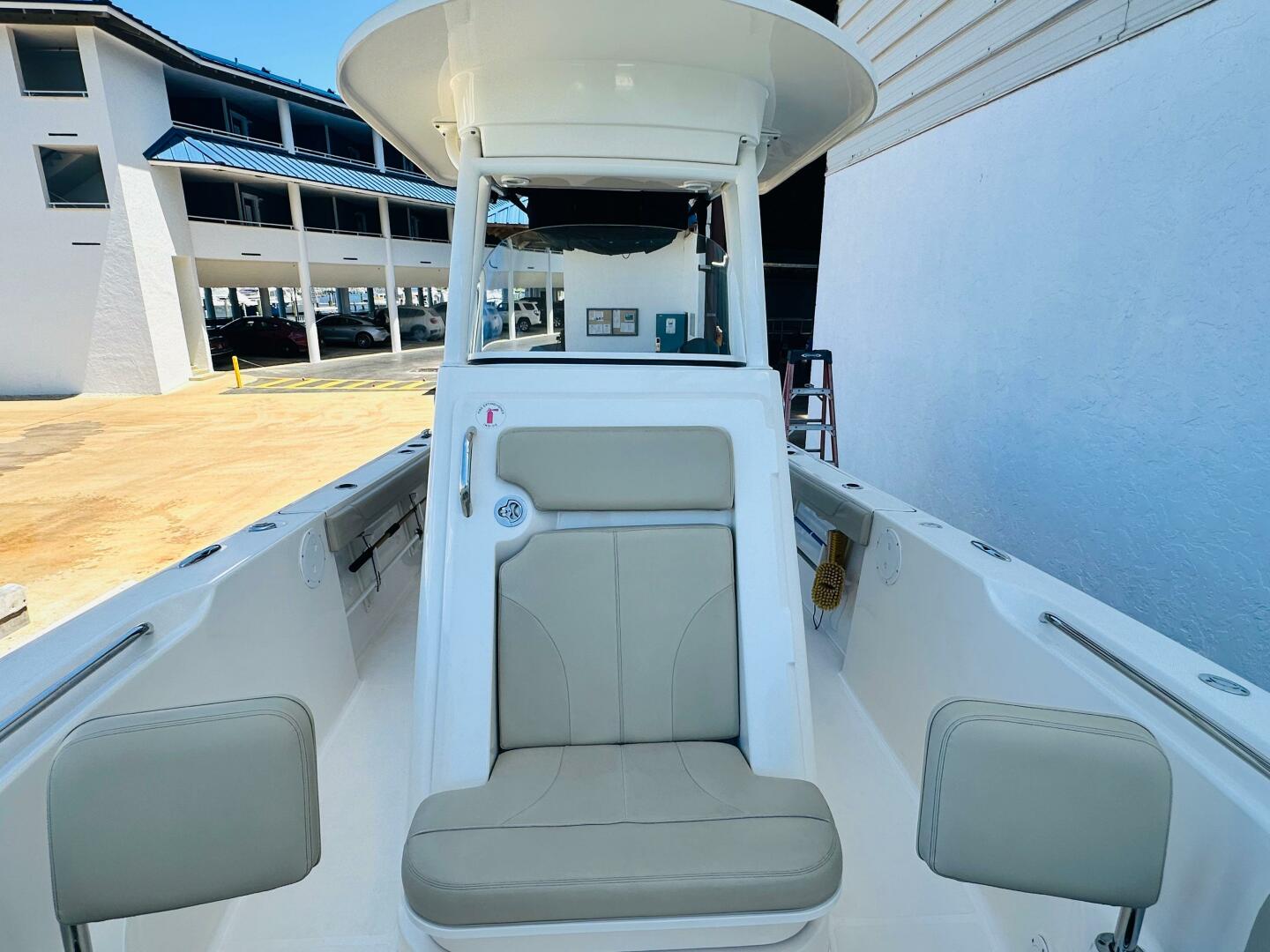 2016 PURSUIT C 238 Center Console Base - Image 25