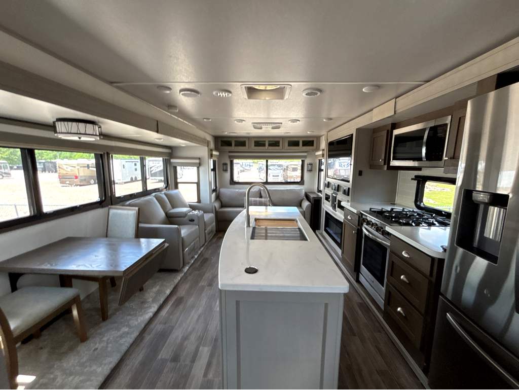 2022 PALOMINO RIVER RANCH 390RL - Image 6