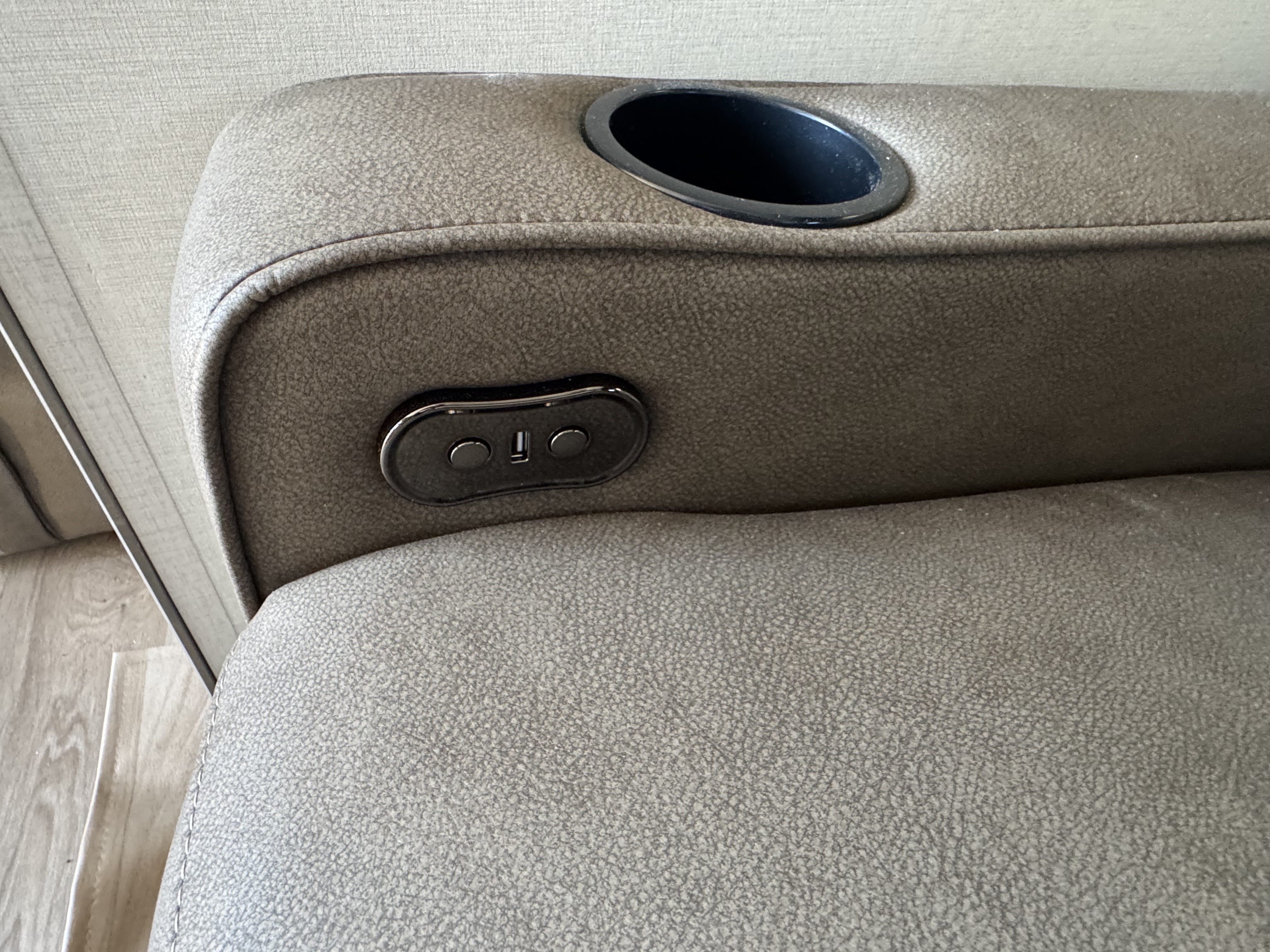 2027 GRAND DESIGN TRANSCEND 265BHT - Image 22