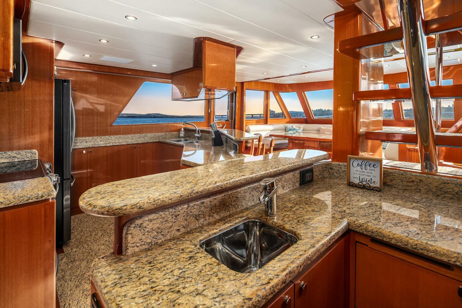2014 Hampton 720 Skylounge LRC - Image 16