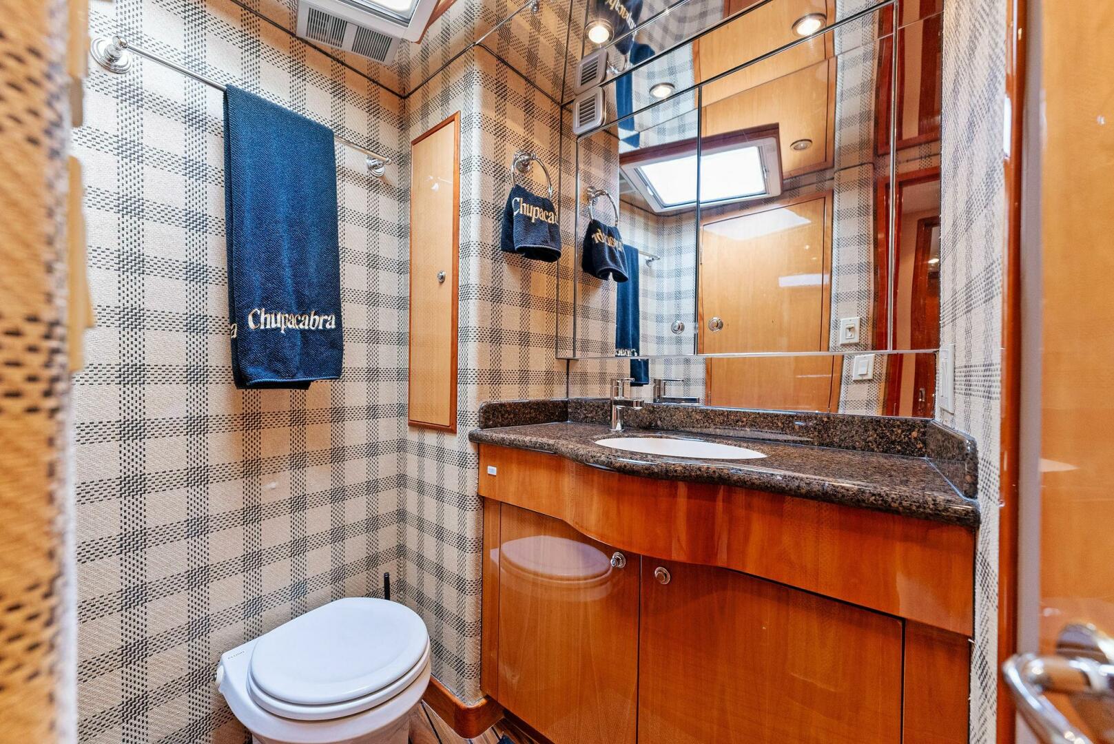 2007 Hatteras 64 Convertible - Image 22