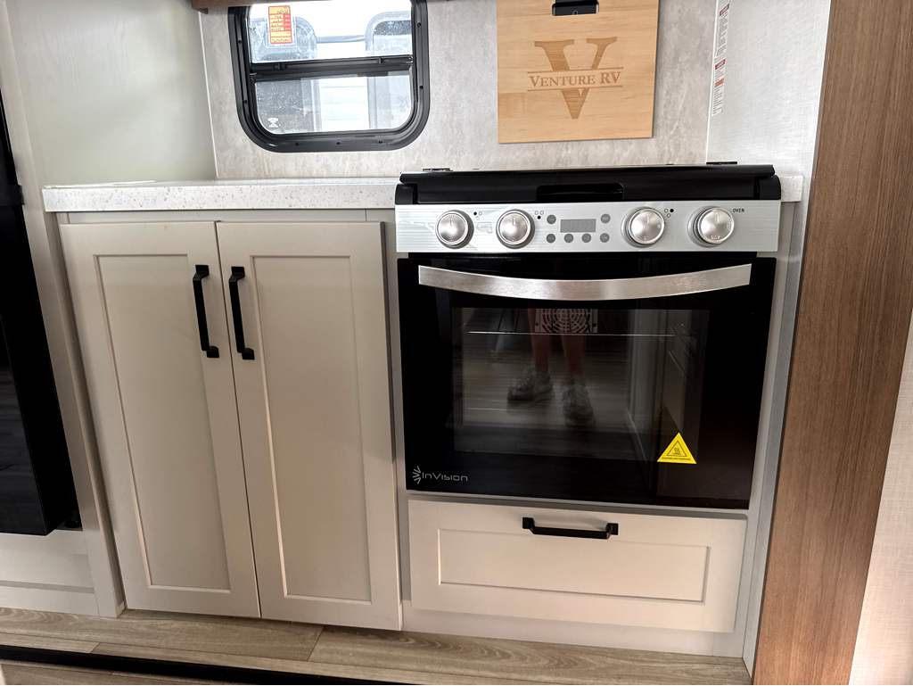 2027 VENTURE RV SPORTTREK 333VIK - Image 21