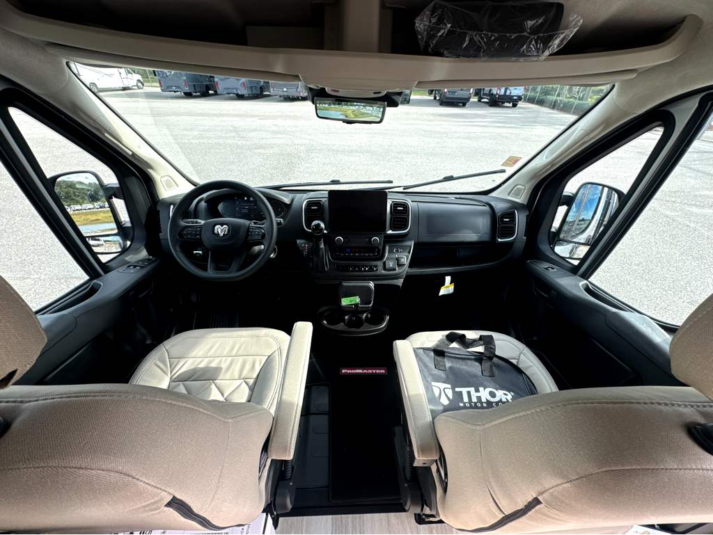 2027 THOR MOTOR COACH SEQUENCE 20L - Image 23