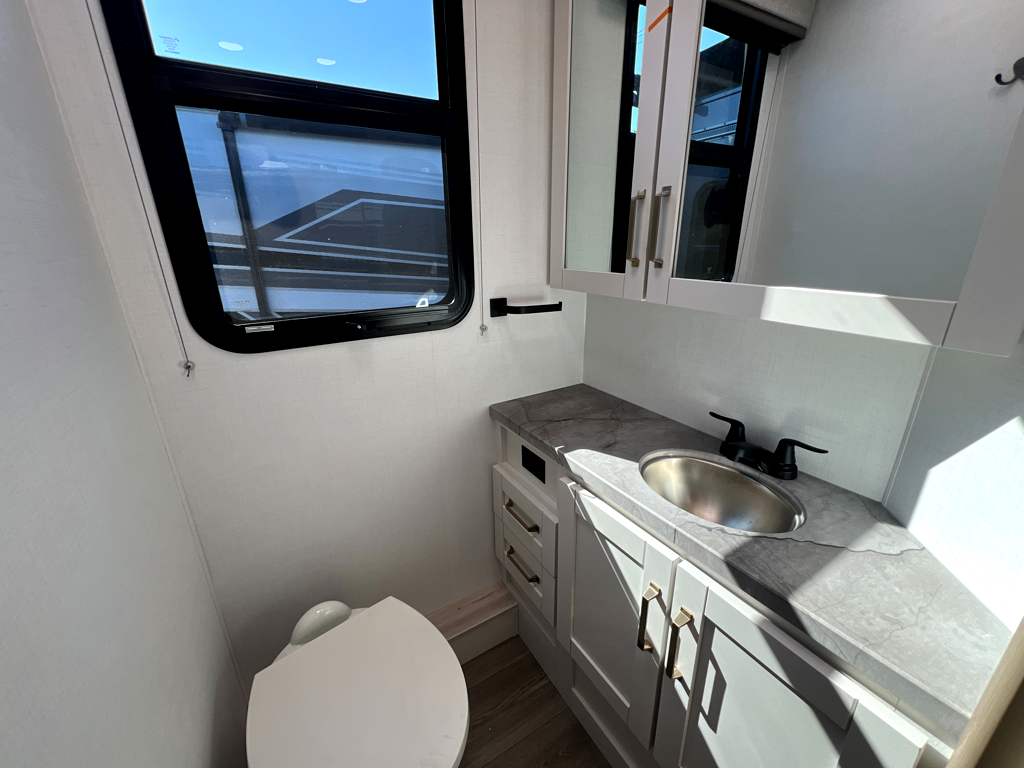 2027 ENTEGRA COACH ODYSSEY 29V - Image 19