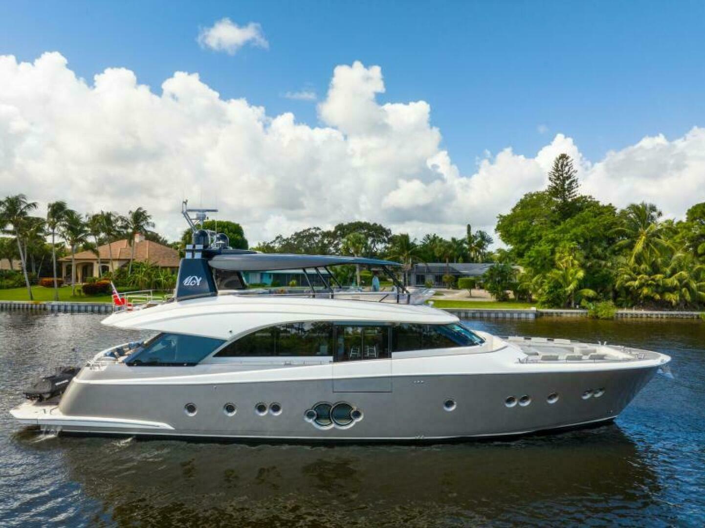 2015 Monte Carlo Yachts MCY86 - Image 2