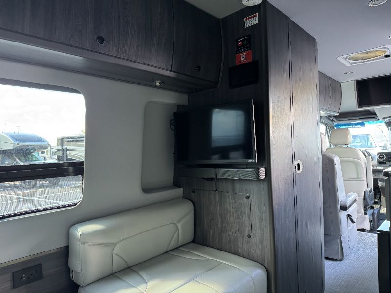 2023 Grech RV Strada-ion AWD Lounge - Image 13