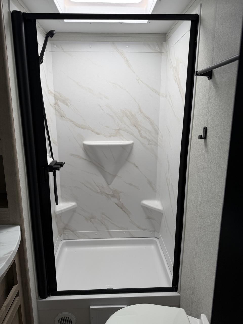 2026 Grand Design Imagine XLS 25RLE - Image 12