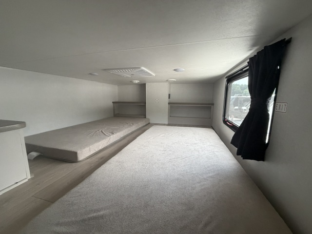 2027 JAYCO JAY FLIGHT BUNGALOW 404LOFT - Image 16