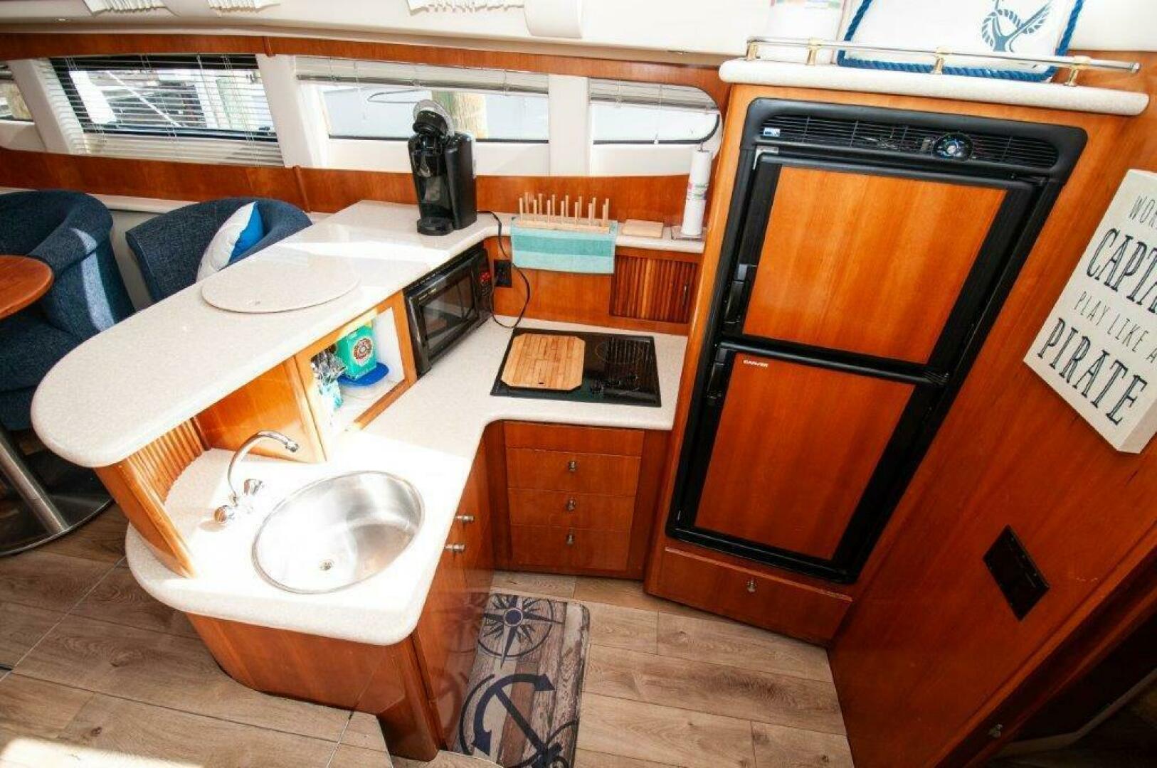 2002 Carver 444 Cockpit Motor Yacht - Image 7