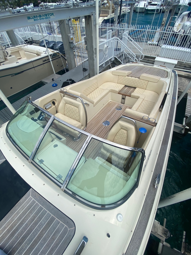 2018 Chris-Craft Corsair 34 - Image 10