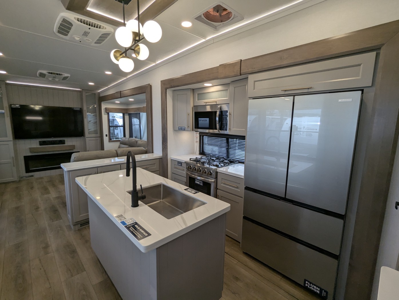 2025 Alliance RV Paradigm 375RD - Image 18