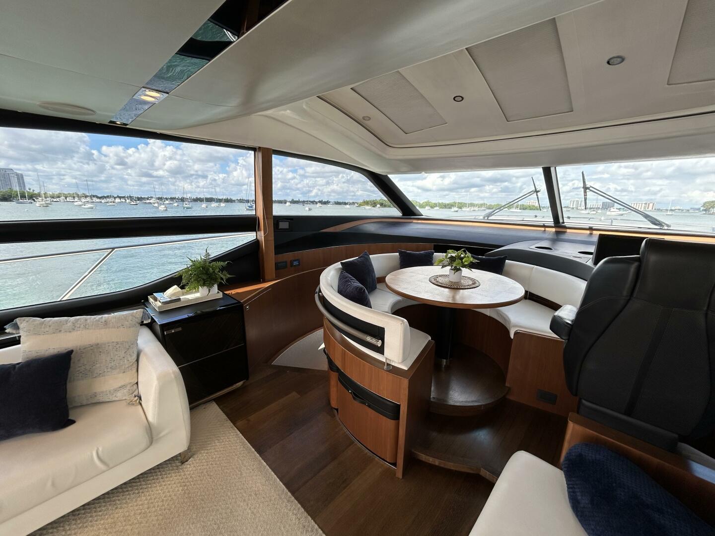 2014 Princess S72 - Image 12