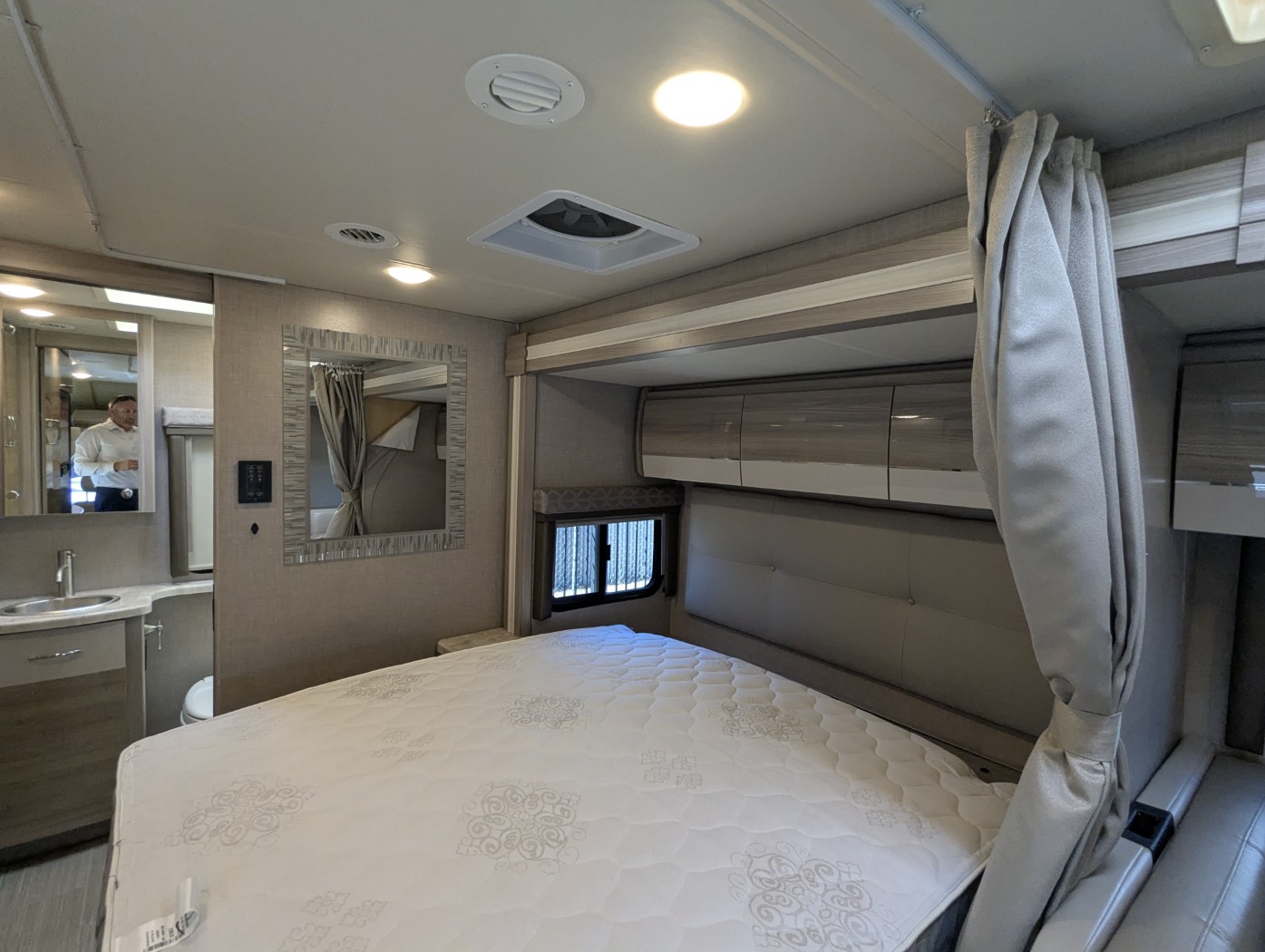 2022 Thor Motor Coach Delano Sprinter 24FB - Image 16