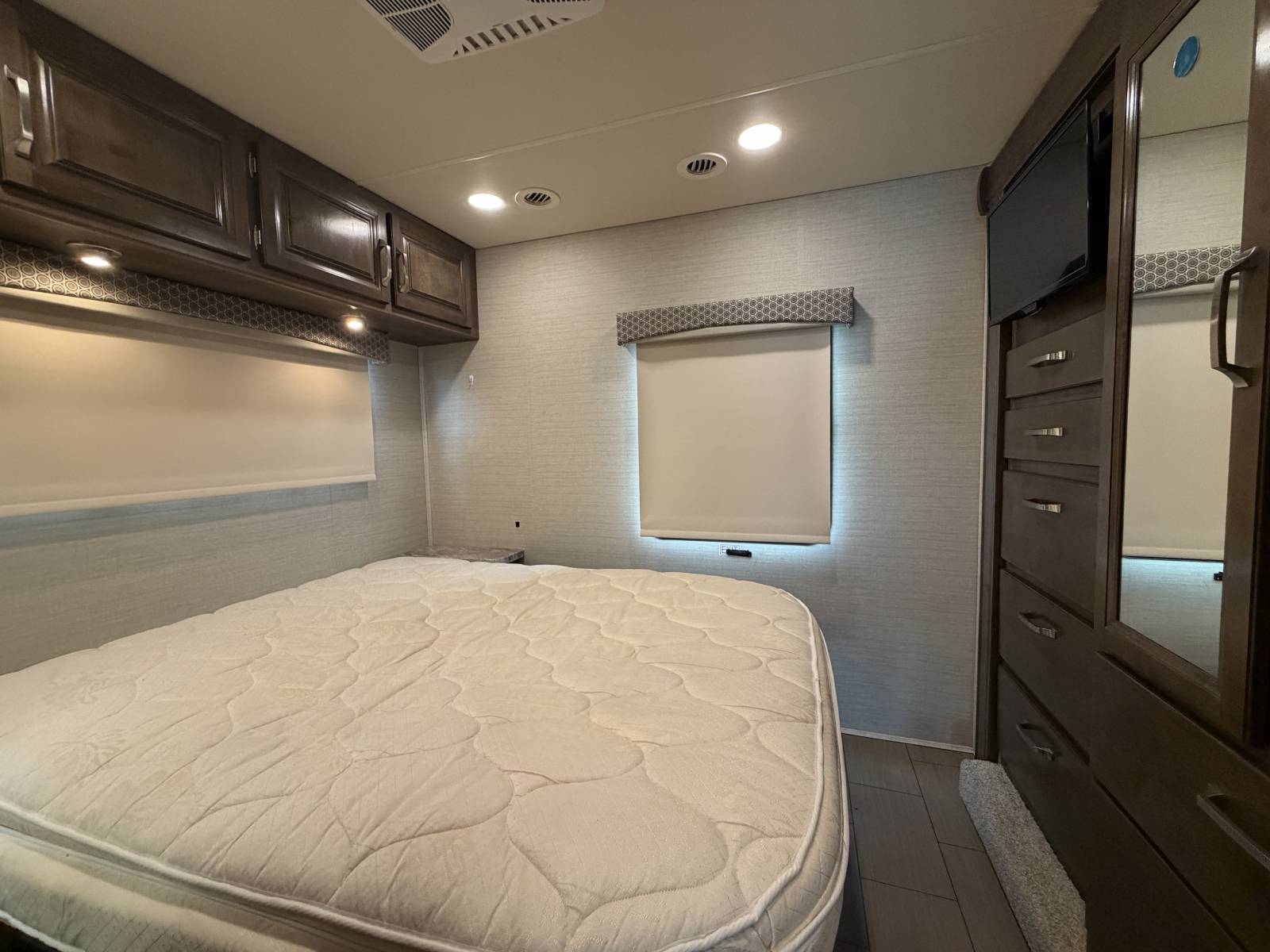 2019 Jayco Greyhawk 31F - Image 27