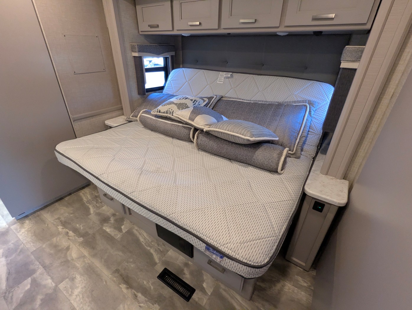 2023 Thor Motor Coach Challenger 37DS - Image 45