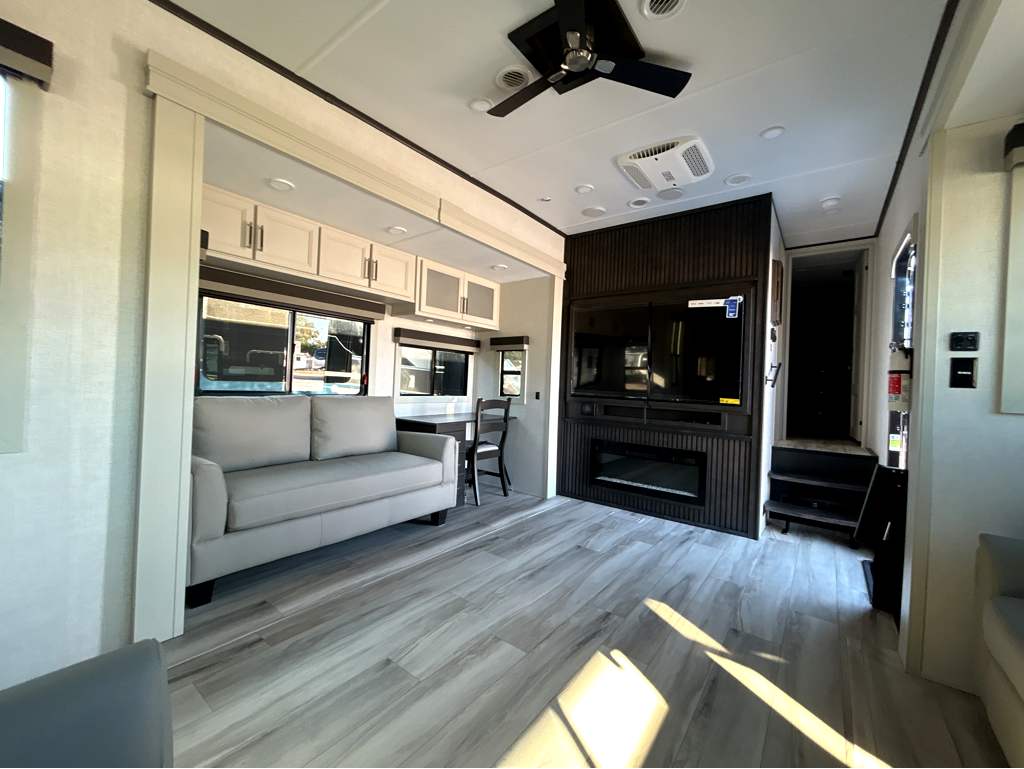 2026 Keystone AVALANCHE 366LS - Image 23