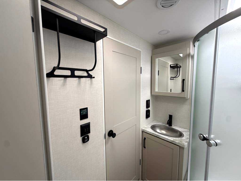 2027 VENTURE RV SPORTTREK 333VIK - Image 33