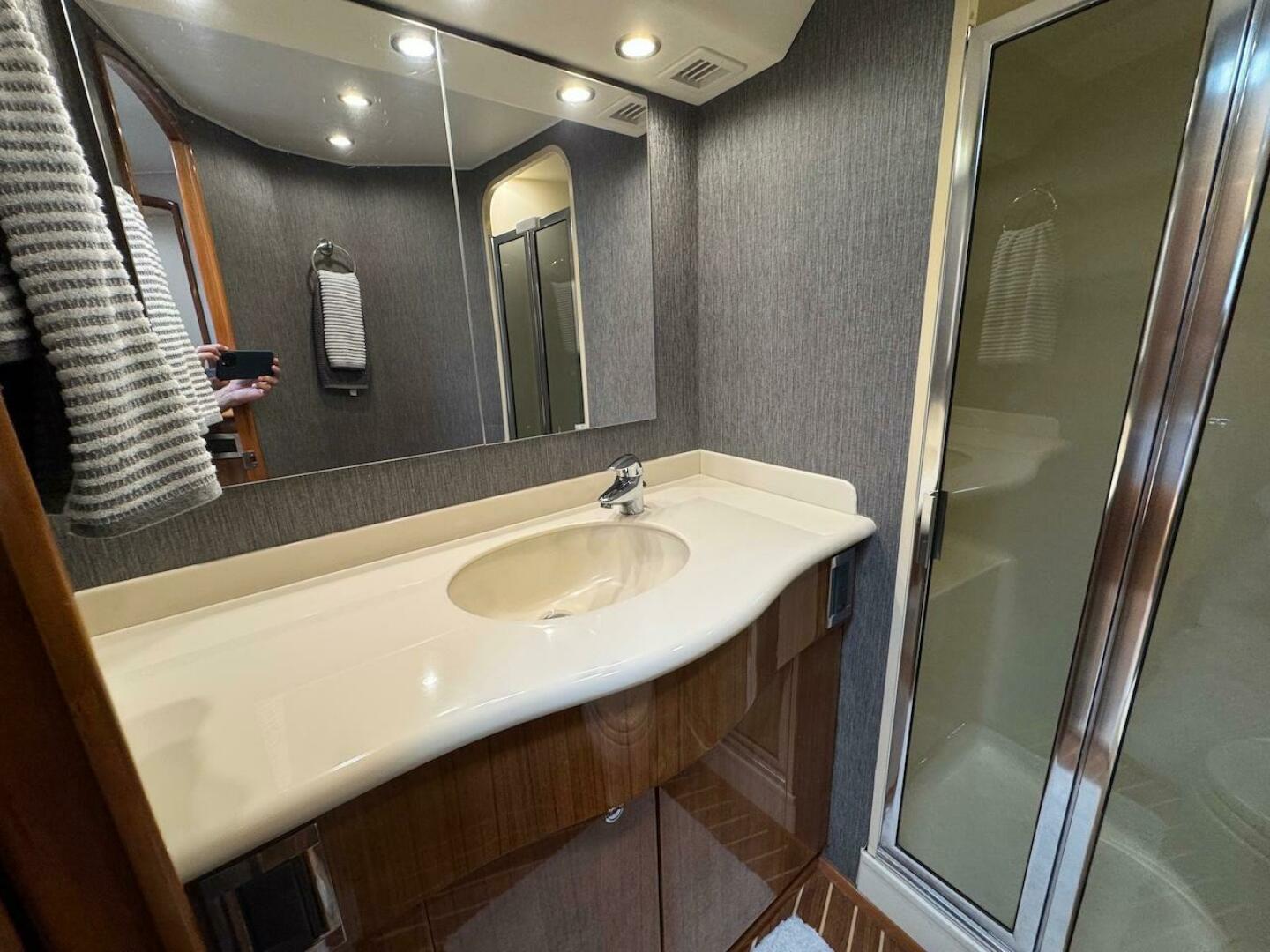 2007 VIKING 52 Convertible Base - Image 18
