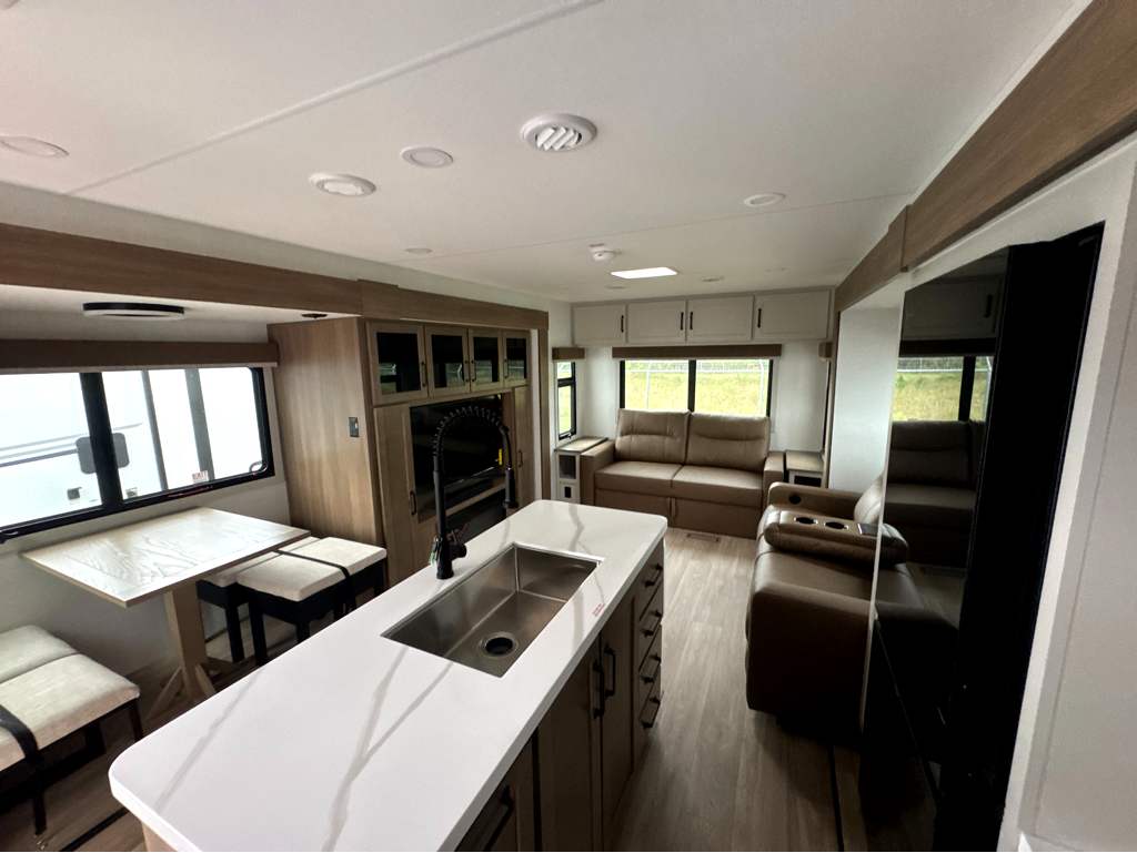 2027 VENTURE RV SPORTTREK 343VIK - Image 11