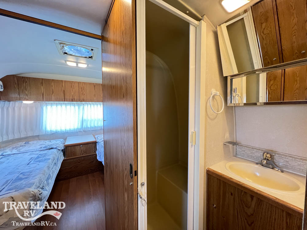 2001 AIRSTREAM SAFARI 25RBT - Image 29