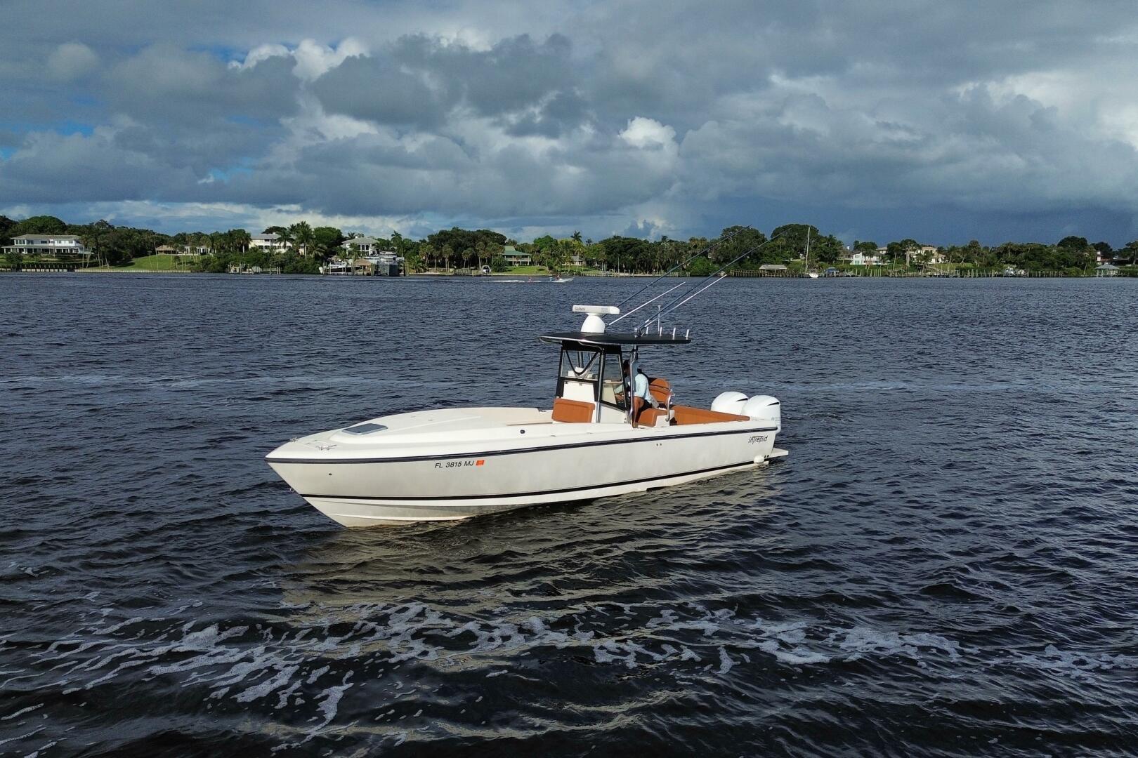 2004 Intrepid 32 CUDDY - Image 4
