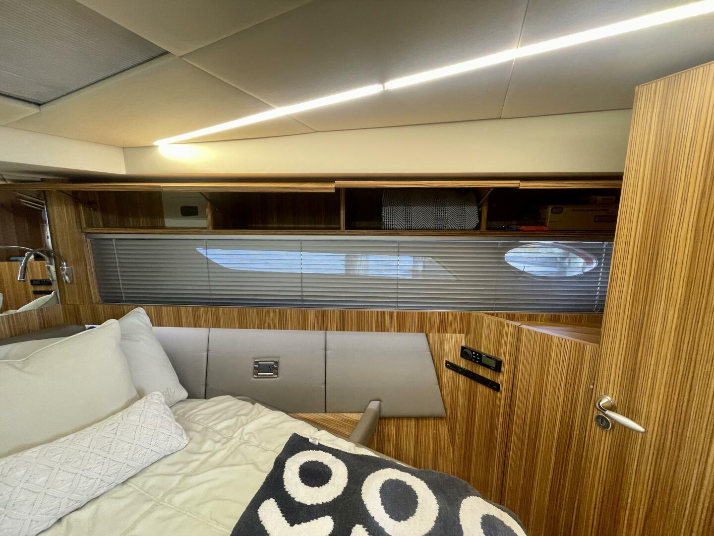 2017 Chris-Craft Commander 42 - Image 32