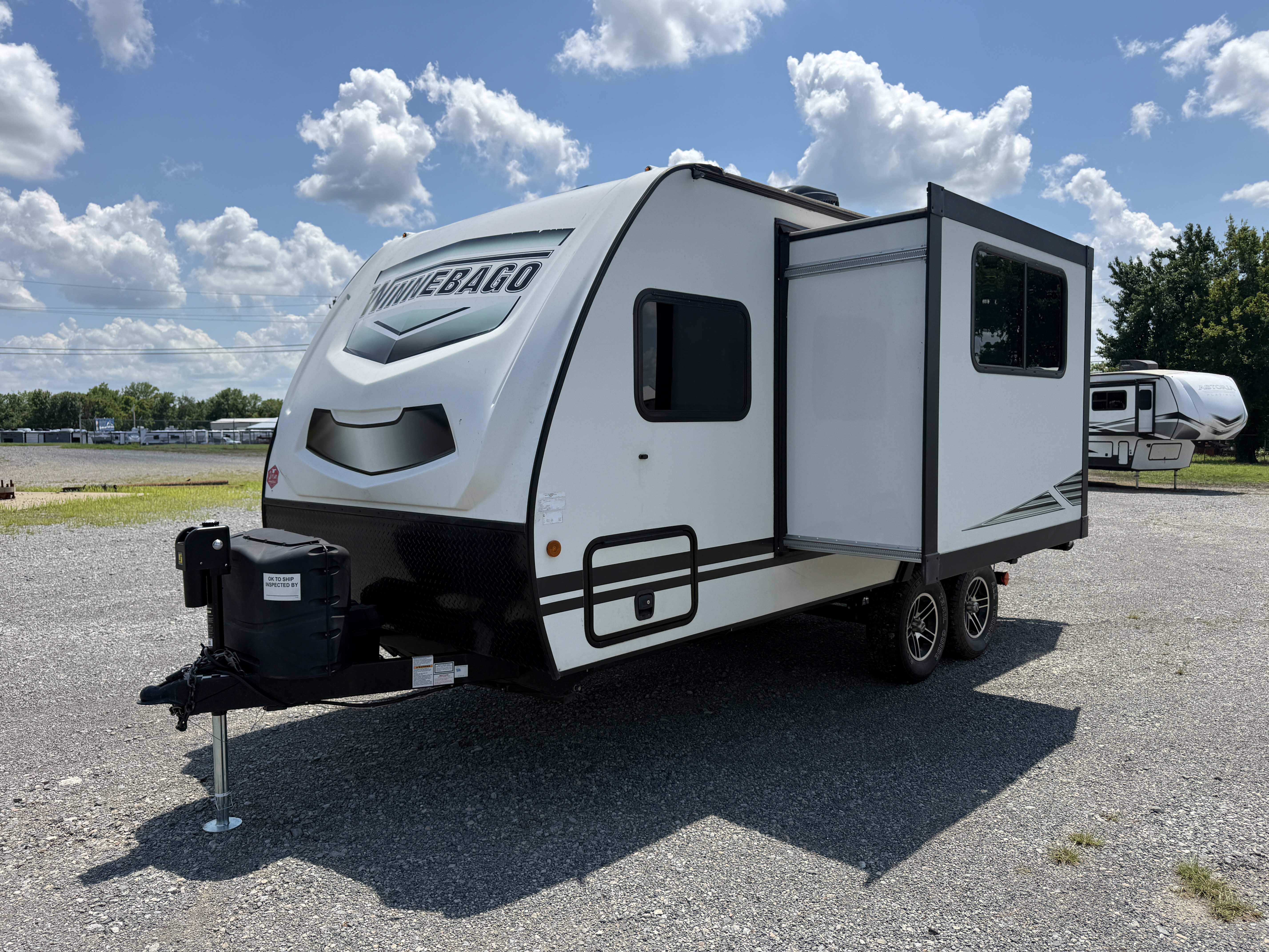 2021 Winnebago Micro Minnie 2100BH - Image 3