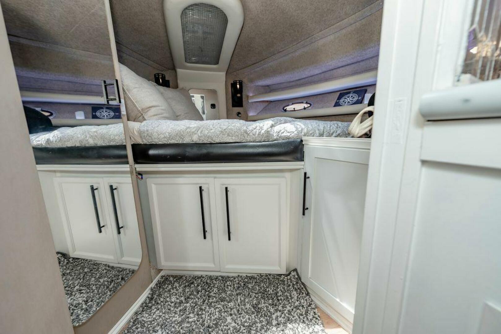 1991 Cruisers Yachts 3850 Aft Cabin - Image 29