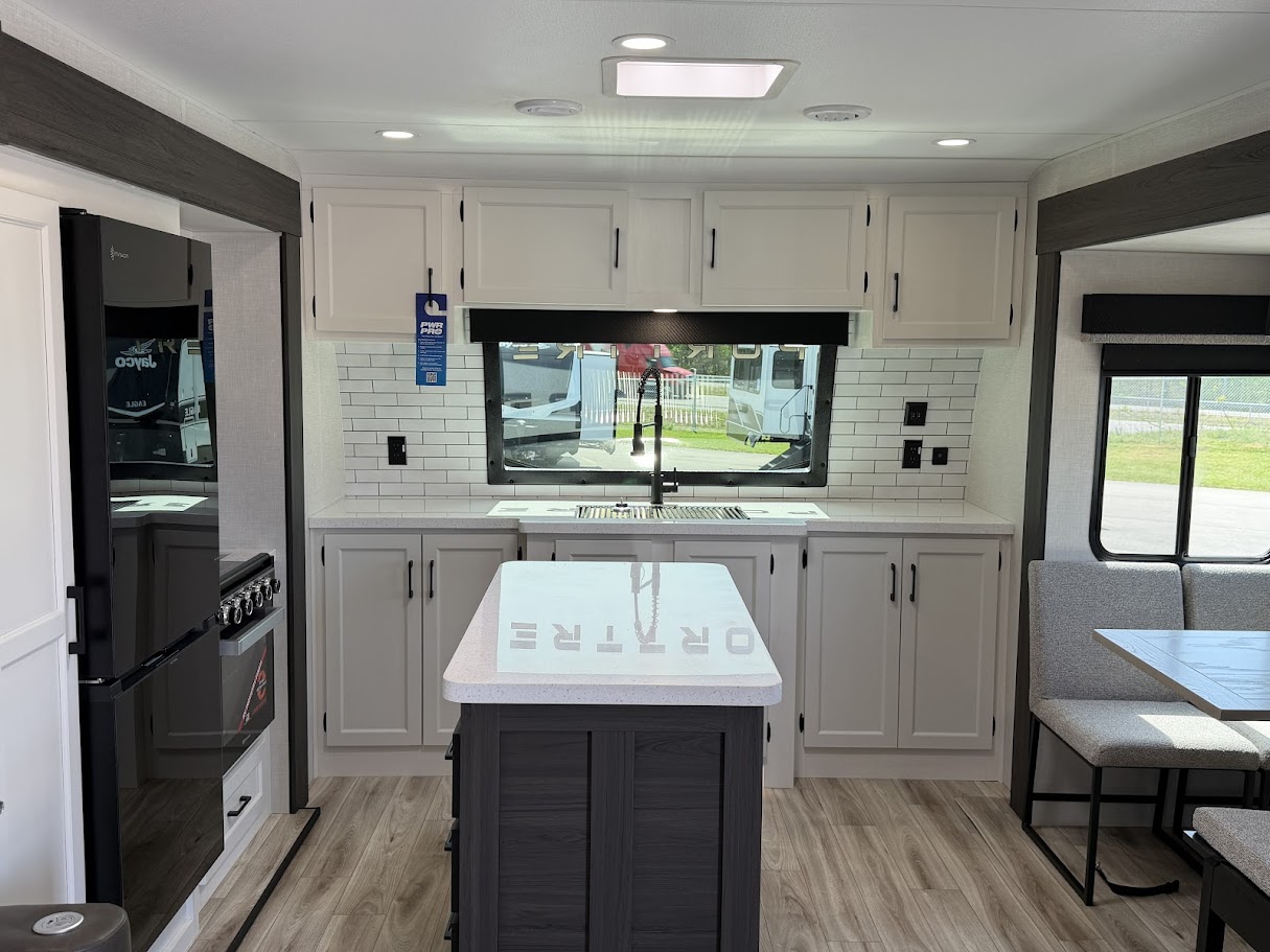 2026 VENTURE RV SPORTTREK 333VFK - Image 15