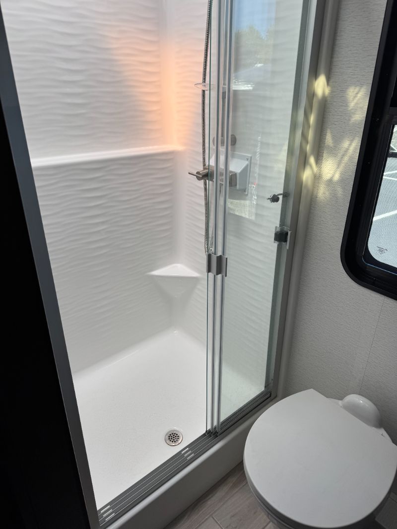 2025 Entegra Coach Accolade XL 37K - Image 18