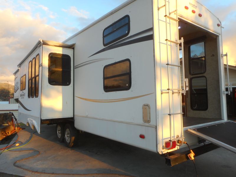 2013 Keystone Montana Mountaineer 357THT - Image 3