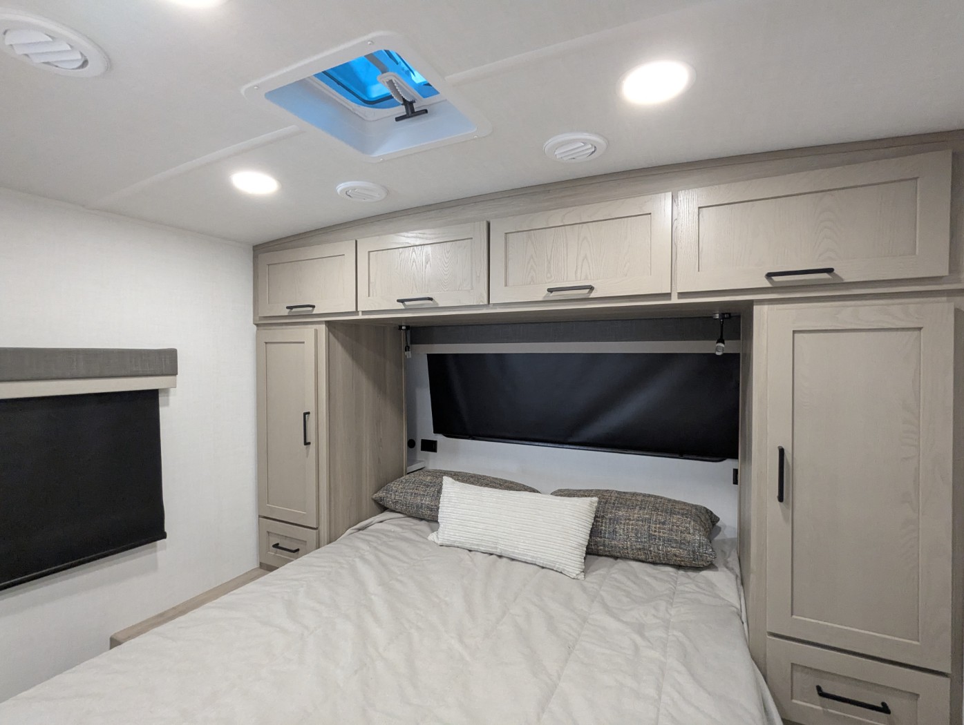 2026 Forest River Rockwood Mini Lite 2520BH - Image 8