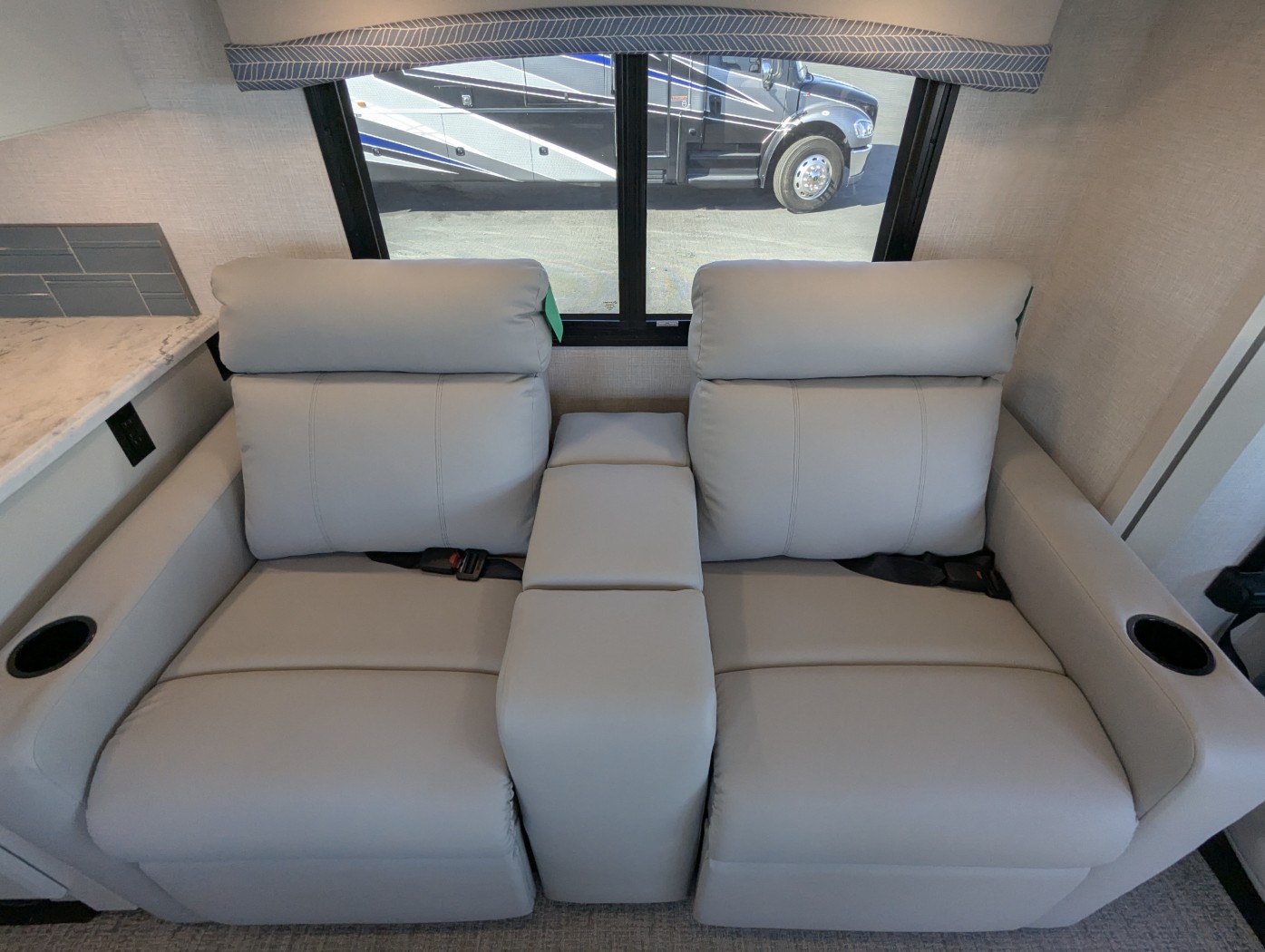 2026 Fleetwood Flair 29M - Image 19